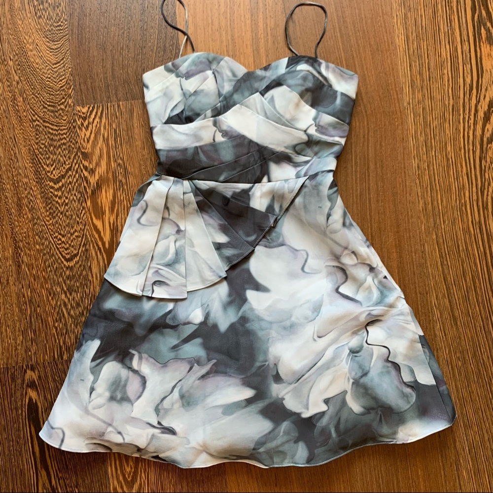 Karen Millen Beautiful Dress size US 2